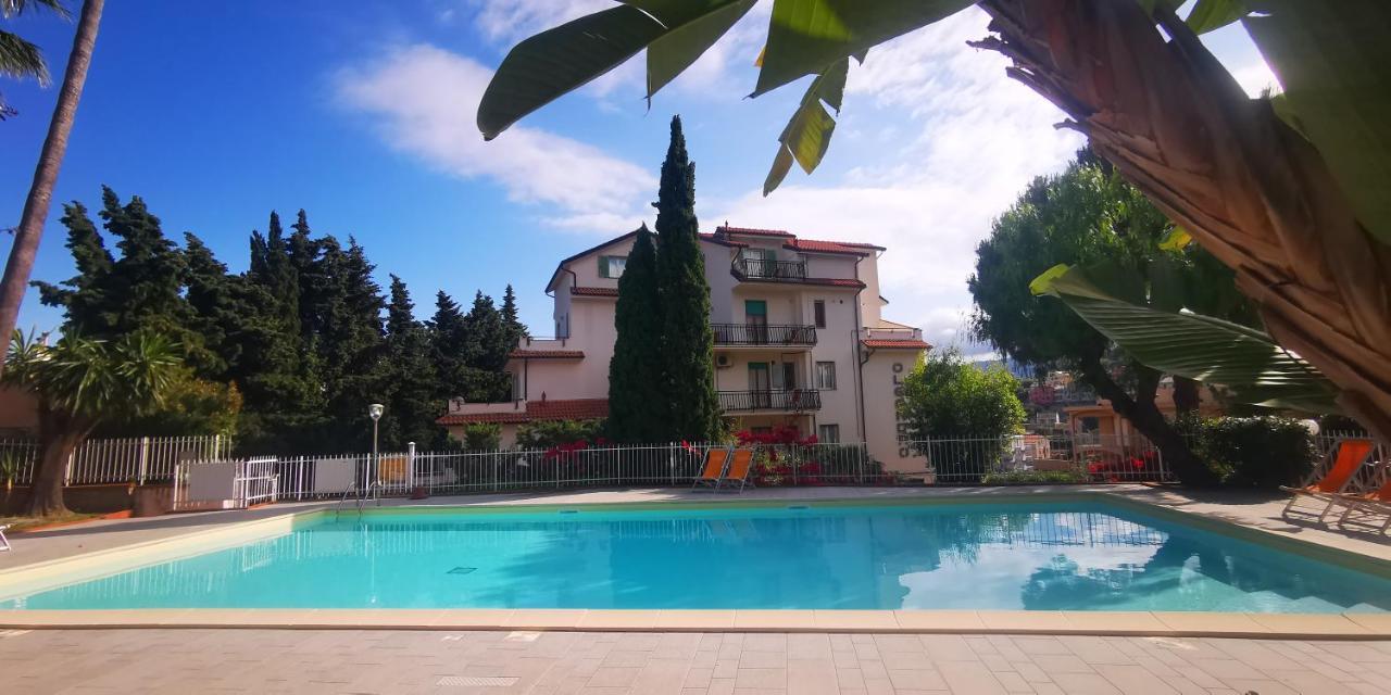 Residence Oleandro Пиетра Лигуре Екстериор снимка