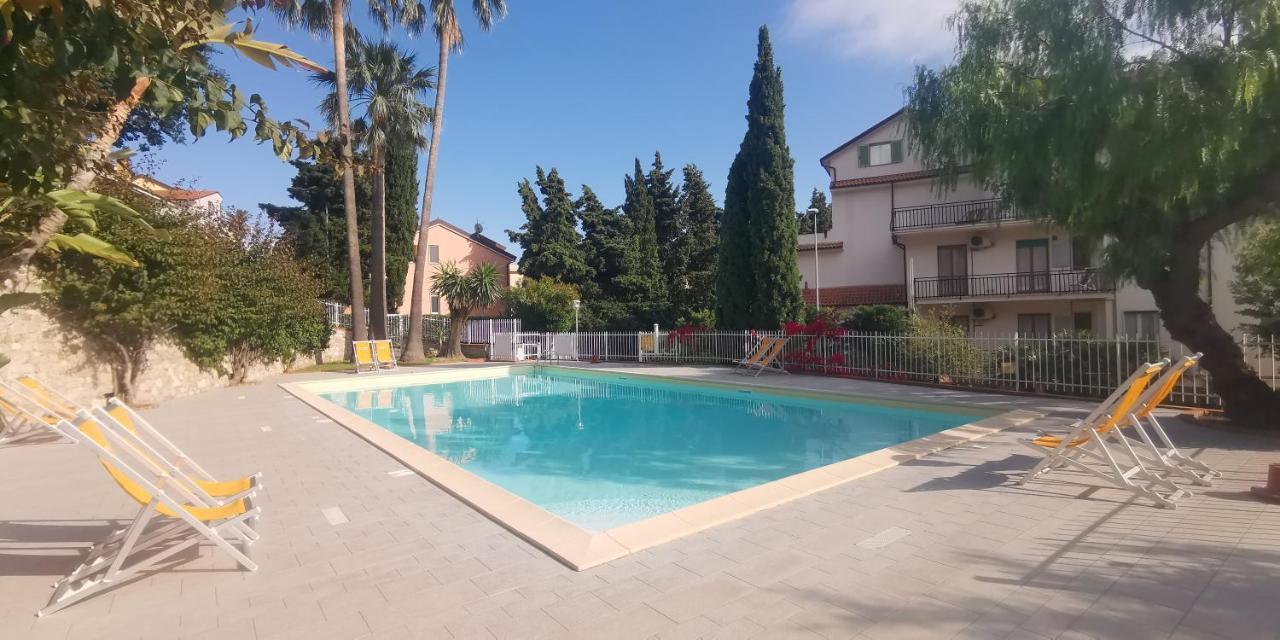 Residence Oleandro Пиетра Лигуре Екстериор снимка