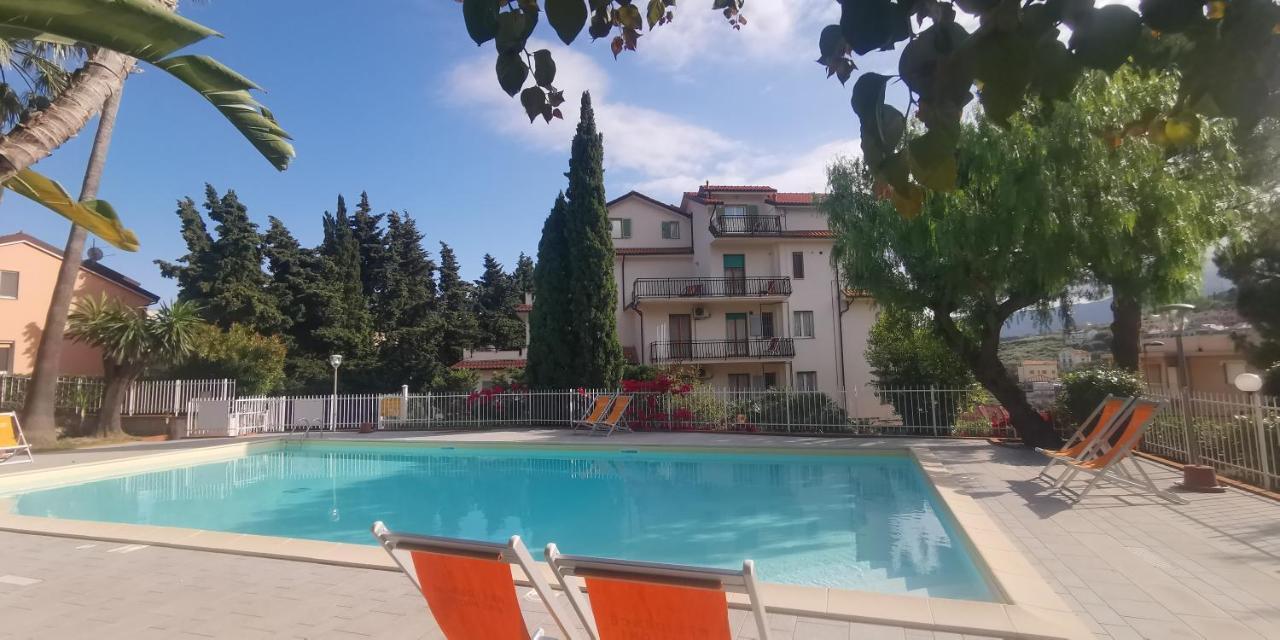 Residence Oleandro Пиетра Лигуре Екстериор снимка