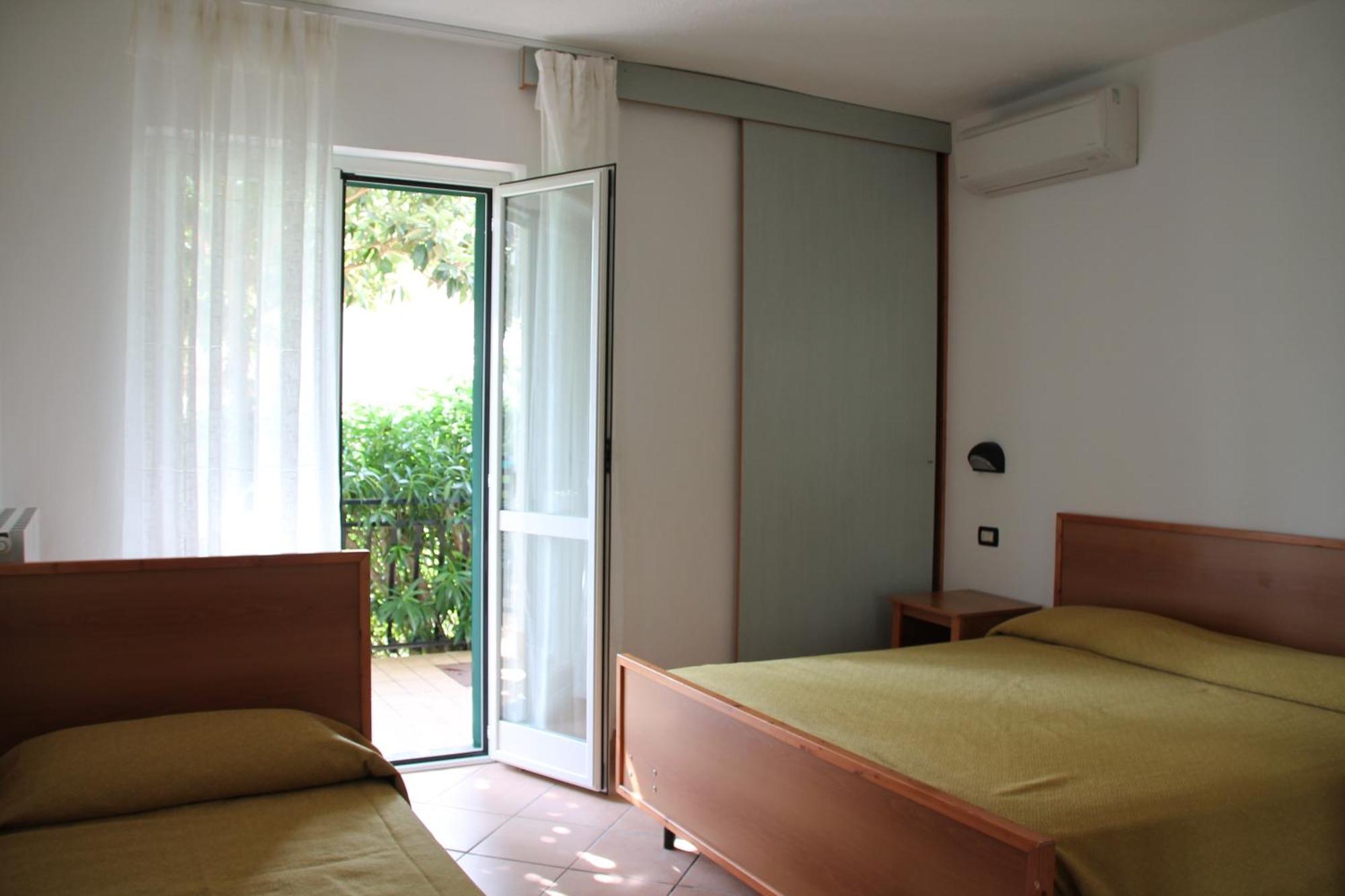 Residence Oleandro Пиетра Лигуре Стая снимка