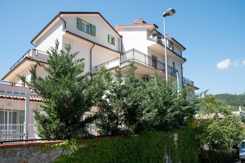 Residence Oleandro Пиетра Лигуре Екстериор снимка