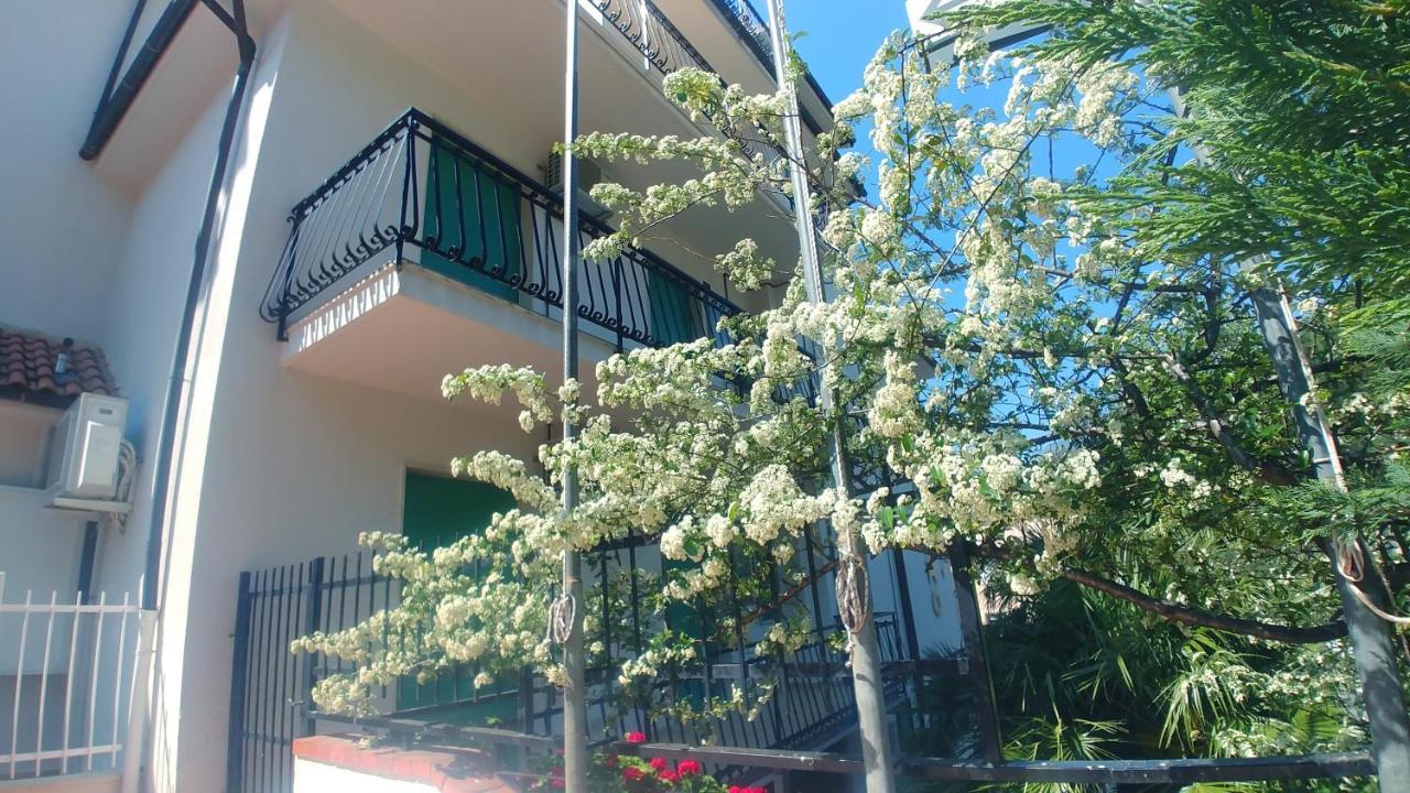 Residence Oleandro Пиетра Лигуре Екстериор снимка